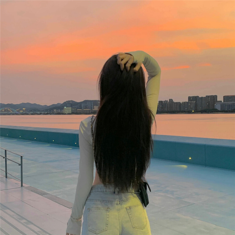 2025新款好看的背影头像