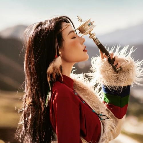 头像图片2025最新款女旅行