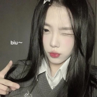 2025女生头像好看真人自然的照片