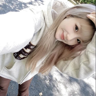 2025女生头像好看真人自然的照片