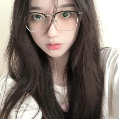 2025女生头像好看真人自然的照片