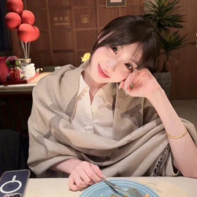 2025女生头像好看真人自然的照片