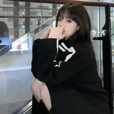 2025女生头像好看真人自然的照片