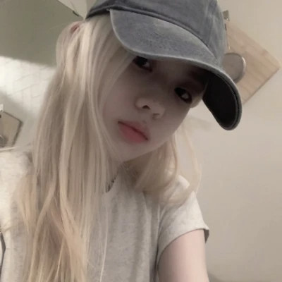 2025女生头像好看真人自然的照片