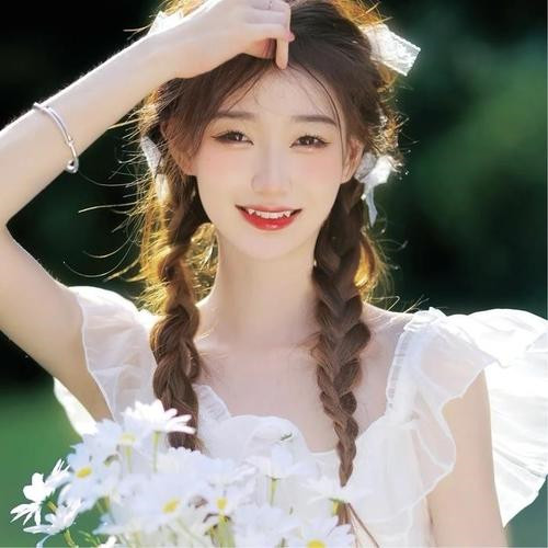 2025女生唯美真人头像图片
