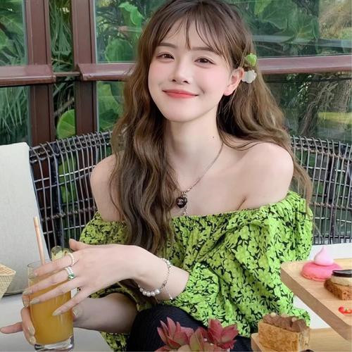 2025女生唯美真人头像图片