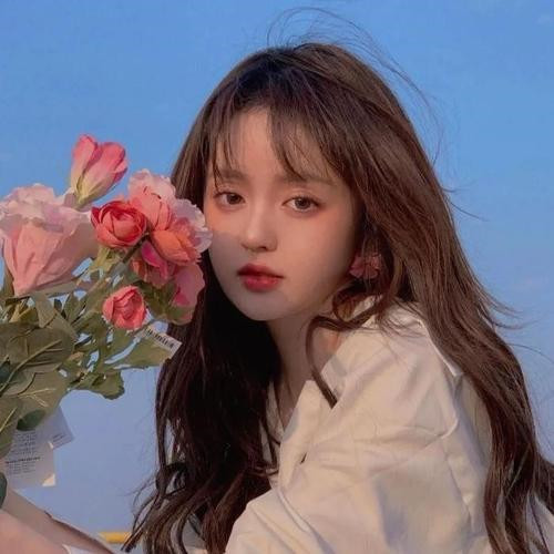 2025女生唯美真人头像图片