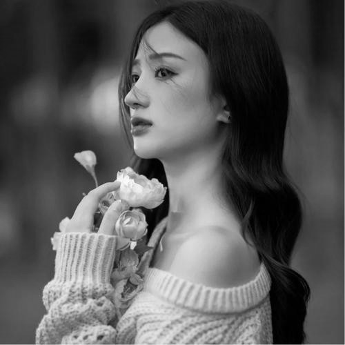 黑白照片美女头像