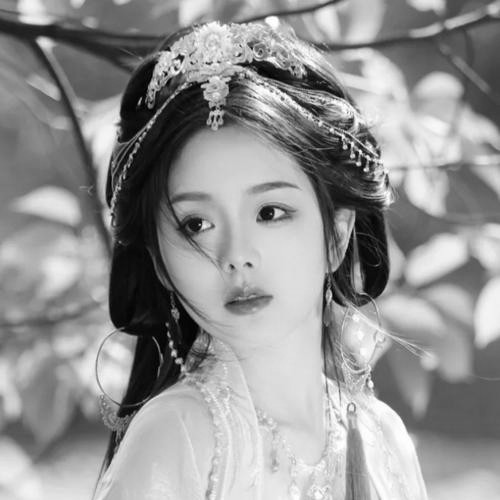 黑白照片美女头像
