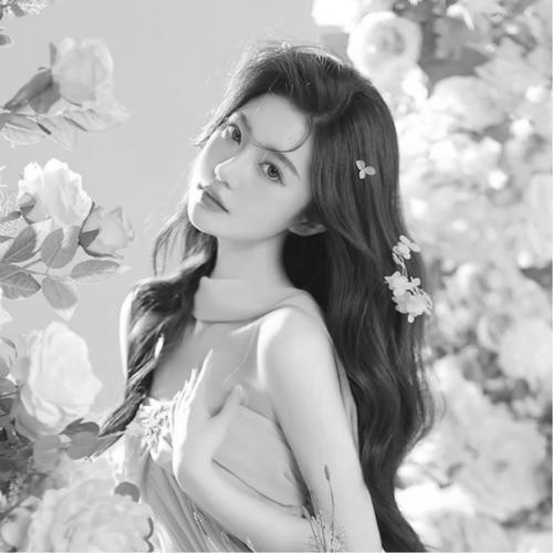 黑白照片美女头像