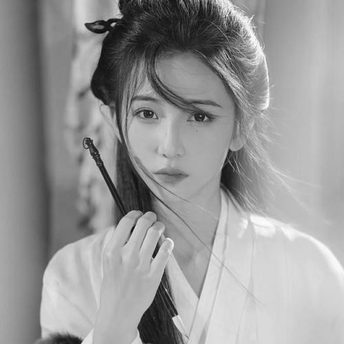 黑白照片美女头像