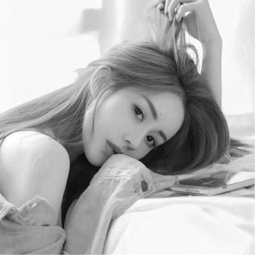 黑白照片美女头像