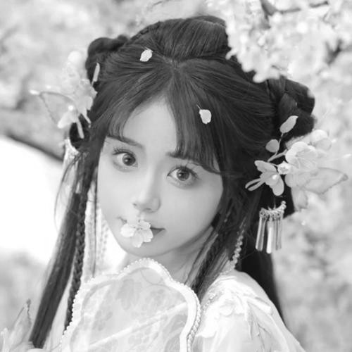黑白照片美女头像