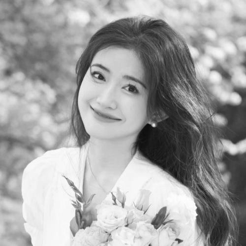 黑白照片美女头像