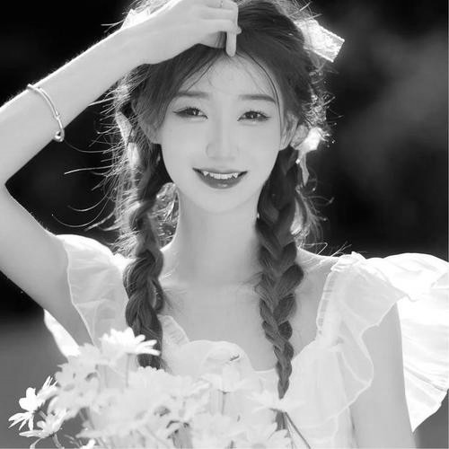 黑白照片美女头像