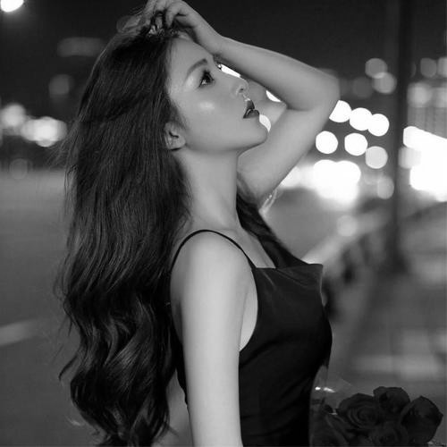 黑白照片美女头像