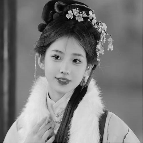 黑白照片美女头像