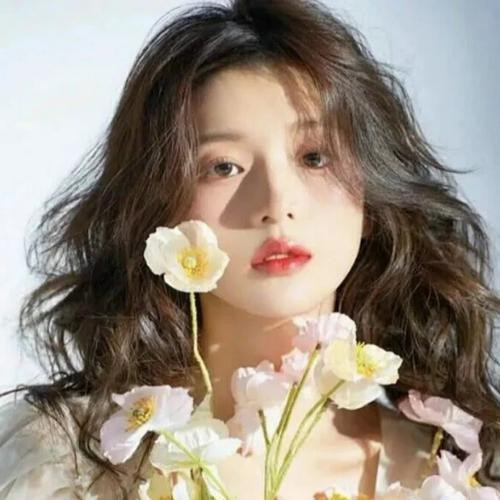 2025最火好看女生头像
