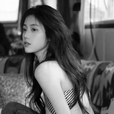 黑白女头像高清真人2025