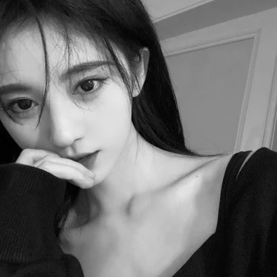 2025女生头像黑白真人最新