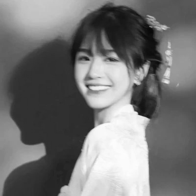 2025女生头像黑白真人最新