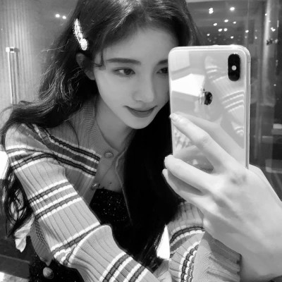 2025女生头像黑白真人最新
