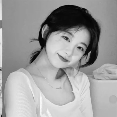 2025女生头像黑白真人最新