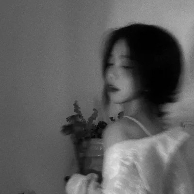 2025女生头像黑白真人最新