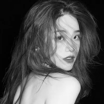 2025女生头像黑白真人最新