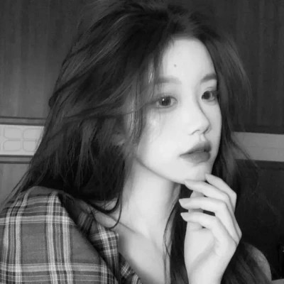 2025女生头像黑白真人最新
