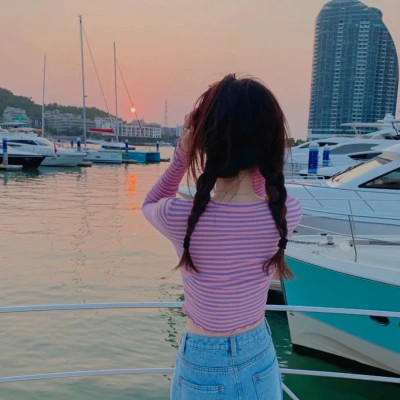 最火女生头像不露脸