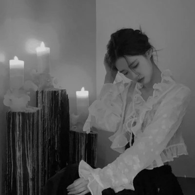 黑白氛围感气质的女头