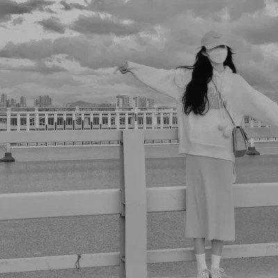 黑白氛围感气质的女头