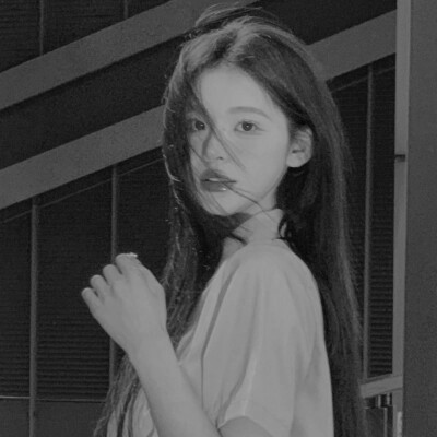 黑白氛围感气质的女头