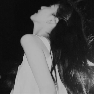 黑白氛围感气质的女头