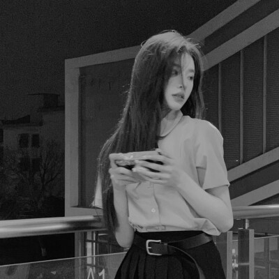 黑白氛围感气质的女头