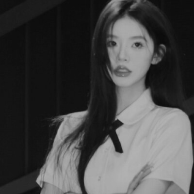 黑白氛围感气质的女头