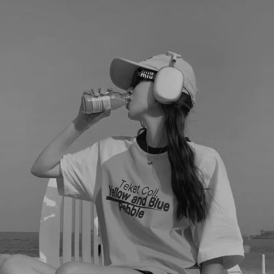 黑白氛围感气质的女头