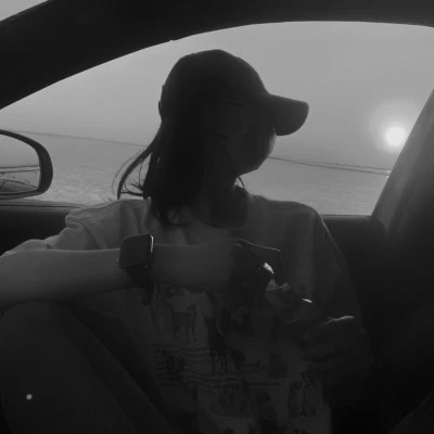 黑白氛围感气质的女头