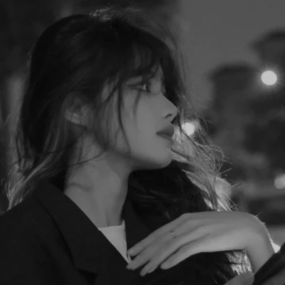 黑白氛围感气质的女头