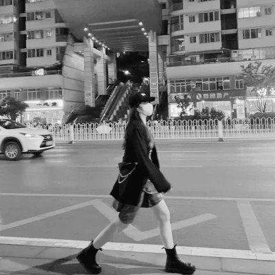 黑白氛围感气质的女头
