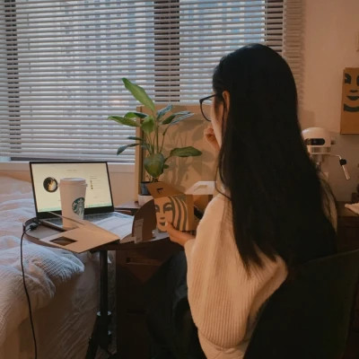 自由而浪漫的氛围感女头图片
