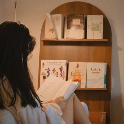 自由而浪漫的氛围感女头图片