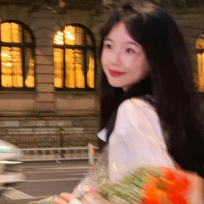 自由而浪漫的氛围感女头图片