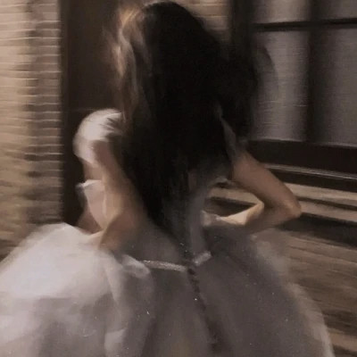 自由而浪漫的氛围感女头图片