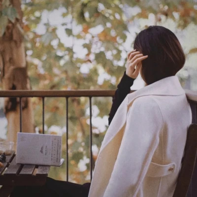 自由而浪漫的氛围感女头图片