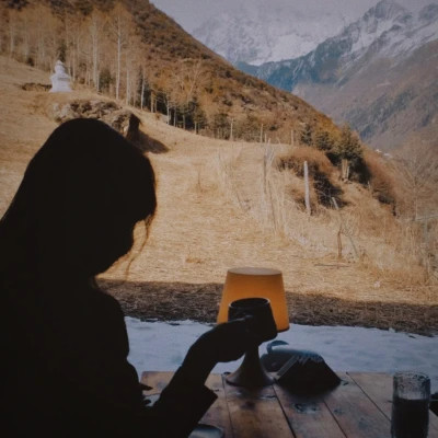 自由而浪漫的氛围感女头图片