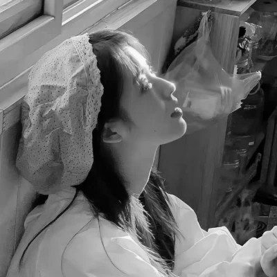 唯美意境清新好看的黑白女头图片