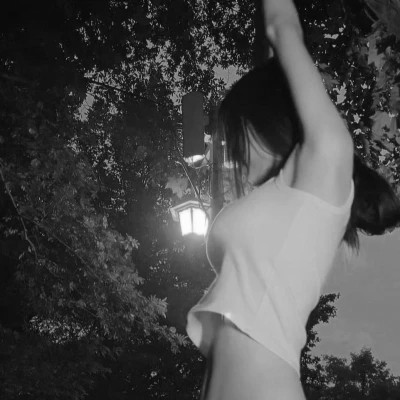 唯美意境清新好看的黑白女头图片