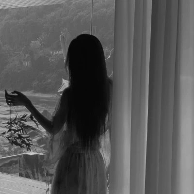 唯美意境清新好看的黑白女头图片